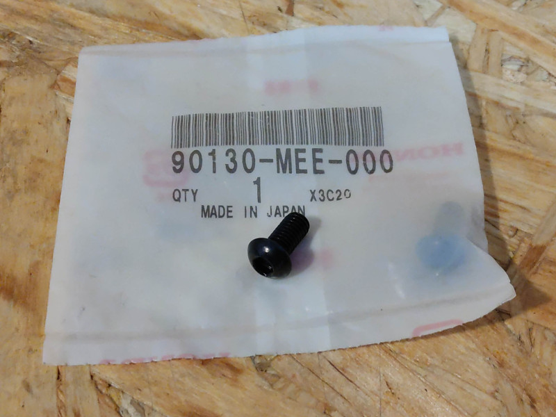 Vis Noire Tête Bombée BTR 6x13 mm Honda 90130-MEE-000