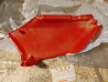 Cache latéral droit rouge R-33 Honda CB125T 83540-399-305ZB