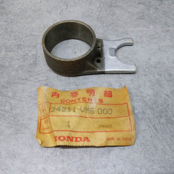 Fourchette droite de boîte Honda TRX 24211-VM6-000