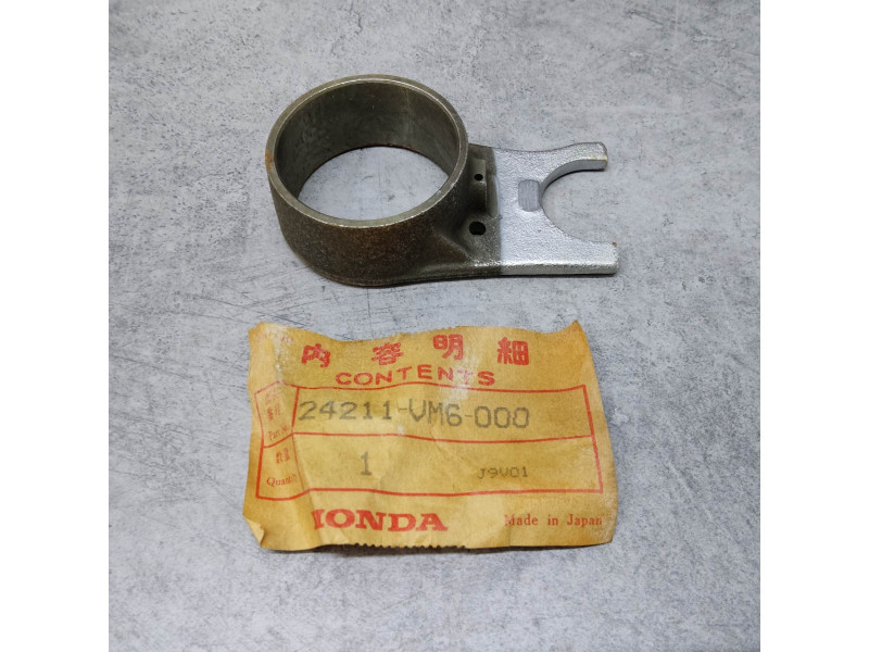 Fourchette droite de boîte Honda TRX 24211-VM6-000