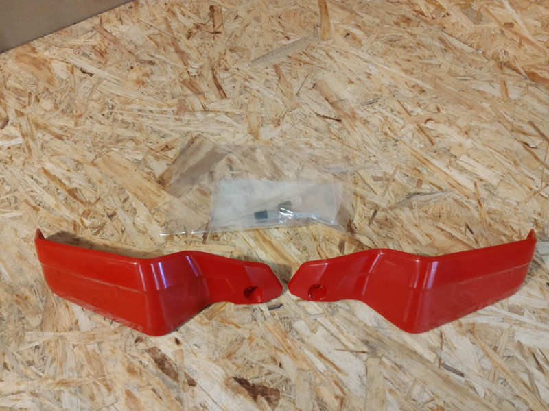 Extensions Pare-Mains Rouges Honda Africa Twin X-ADV | 8P72-MKS-E00ZD