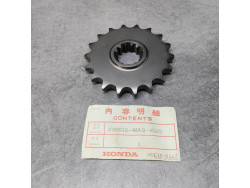 Pignon sortie de boite HONDA CB1100R 18 dents 23802-MA3-620