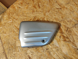 cache latéral gauche de VT125C 06-07 gris Honda 83600-KGB-F00ZF