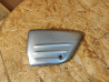 Cache latéral gauche Honda VT125C 06-07 Gris NHA49M