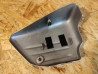 Cache latéral gauche Honda VT125C 06-07 Gris NHA49M