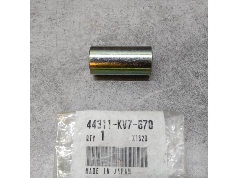 Entretoise axe roue avant Honda CH125 - 44311-KV7-670