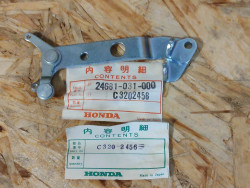 Support de câble de changement vitesses HONDA C320 A S CB50M TS50 24681-031-000
