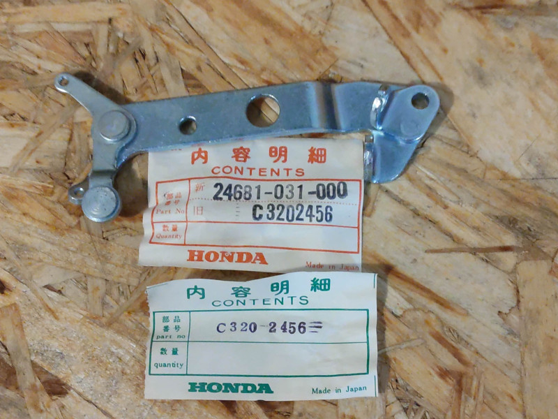 Support de câble de changement vitesses HONDA C320 A S CB50M TS50 24681-031-000