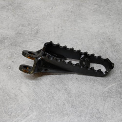 Repose-pieds droit Honda CR250 1985 N.O.S 50616-KA4-830