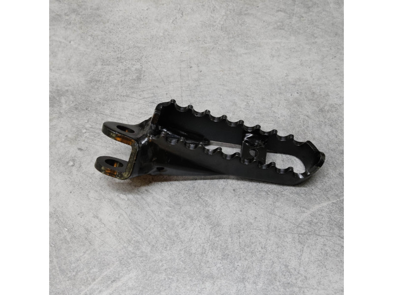 Repose-pieds droit Honda CR250 1985 N.O.S 50616-KA4-830