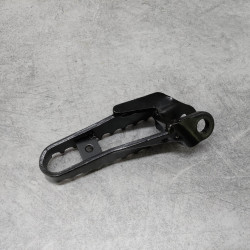 Repose-pieds droit Honda CR250 1985 N.O.S 50616-KA4-830