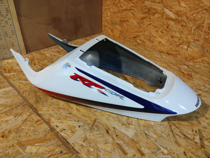 Coque arrière selle Honda CBR 900 RR 2000 – Réf. 77210-MCJ-000ZD