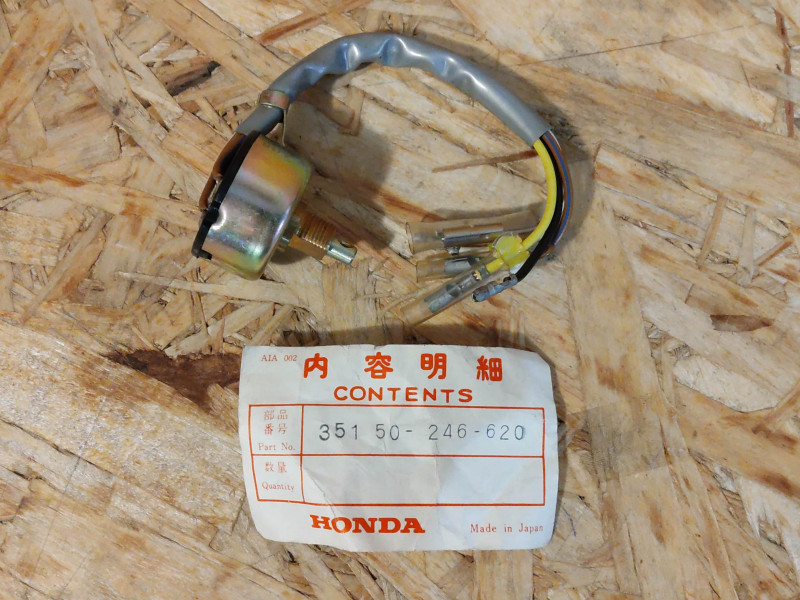 Contacteur éclairage Occasion Honda CB125K2-K5 - 35150-246-620