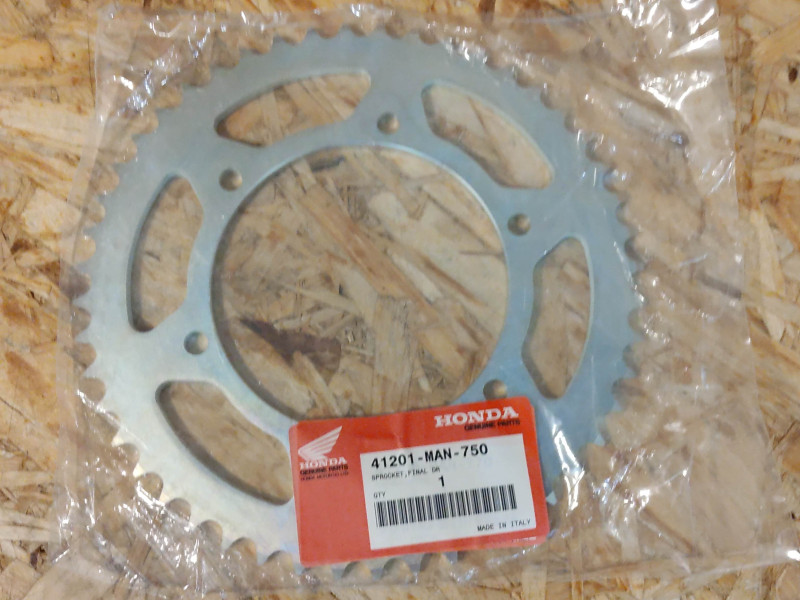 couronne de roue AR Dominator NX650 1996 34CV 41201-MAN-750 idem 41201-MAN-940