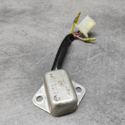 Régulateur Honda 31600-428-003 Shindengen SH523 6V