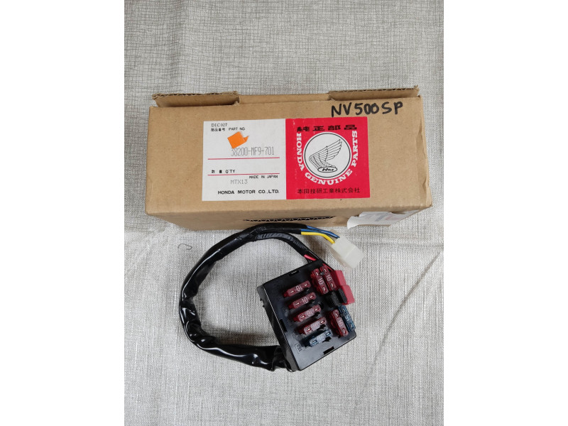 Boîte à fusibles Honda VT500 – Réf. 38200MF9701