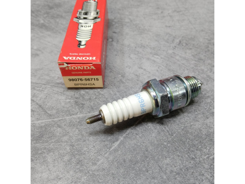 Bougie NGK BPR6HSA Honda SA50 Vision SH50 Scoopy – Réf. 98076-56715