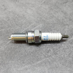 Bougie NGK SIMR8A9 Honda NSA700 CBR250R CRF250 31916-MEH-003