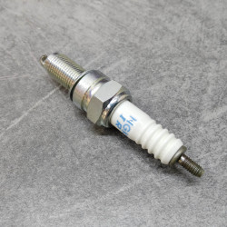 Bougie NGK SIMR8A9 Honda NSA700 CBR250R CRF250 31916-MEH-003