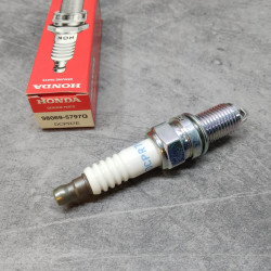 Bougie NGK DCPR7E Honda 98069-5797Q | Allumage Moto