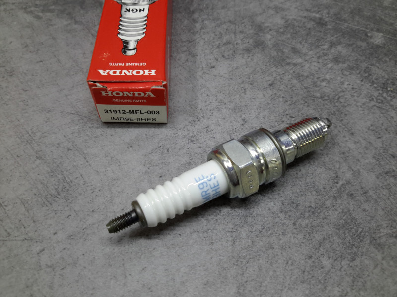 Bougie Honda NGK IMR9E-9HES CBR1000RR - Réf. 31912MFL003