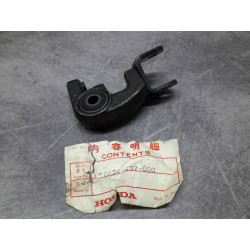 Support Repose-Pied AV G Honda NOS Réf. 50624-437-000
