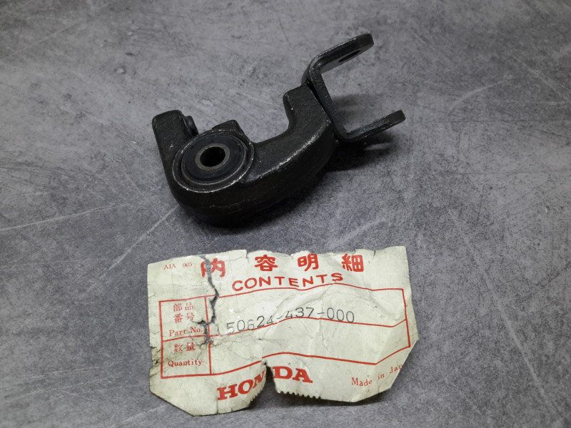 Support Repose-Pied AV G Honda NOS Réf. 50624-437-000
