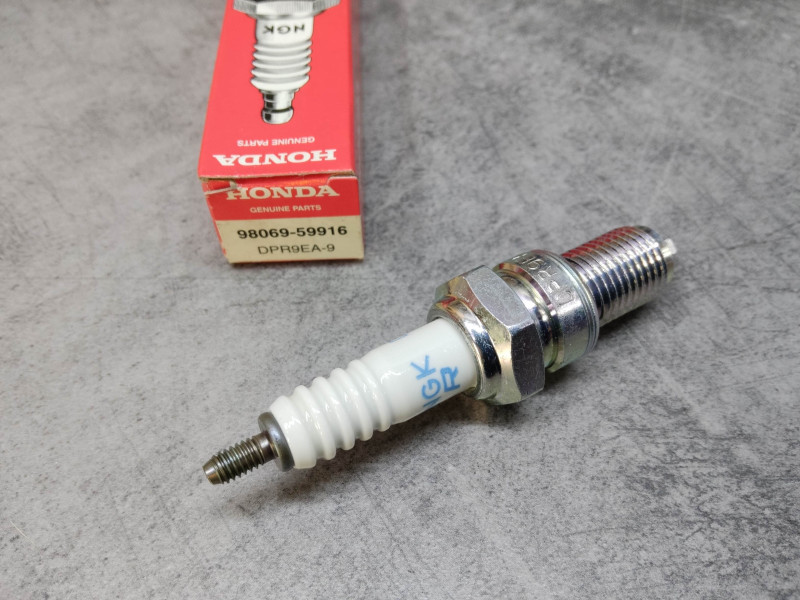 Bougie NGK DPR9EA CB1000 HONDA 98069-59916