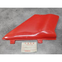 Cache latéral droit rouge R23 Honda – Réf. 83600-167-000ZA