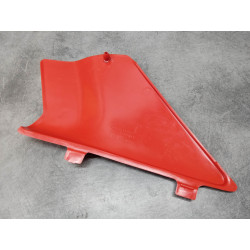 Cache latéral droit rouge R23 Honda – Réf. 83600-167-000ZA