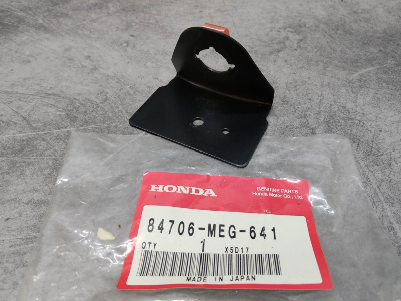 Patte Réflecteur Honda VT400 VT750 - Réf. 84706-MEG-641