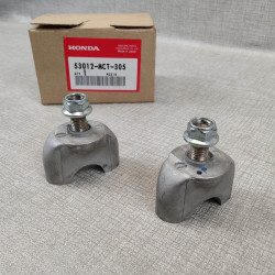 paire de pontet de guidon (sans rondelle) FJS600 SILVERWING HONDA 53012-MCT-305
