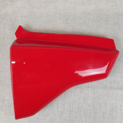 Cache latéral gauche rouge Honda XLV750 Africa Twin – Réf. 62200-MG7-000ZA