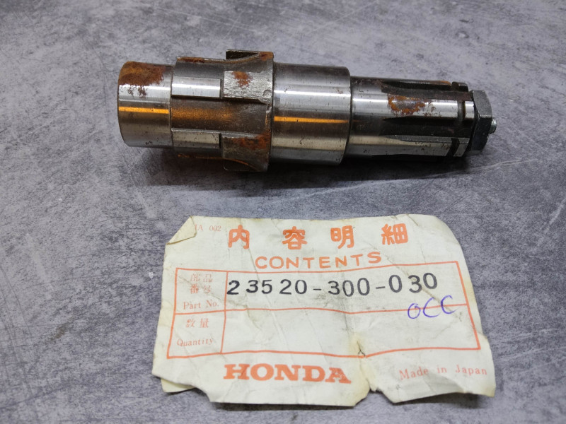 Arbre sortie boîte Honda CB750 Four 23520-300-030 Occasion