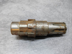 Arbre sortie boite CB750 HONDA 23520-300-030 (incomplet)