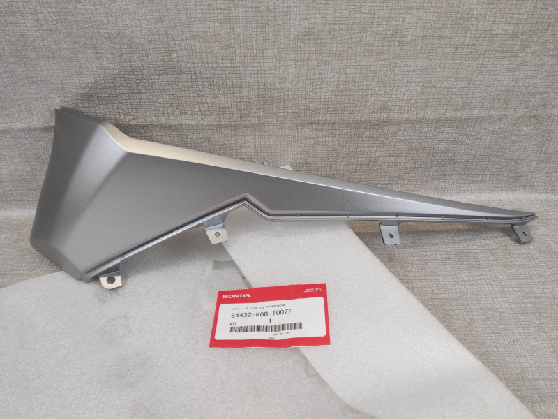 Couvercle Plancher Honda FORZA 125 Argent NHC09M 64432-K0B-T00ZF