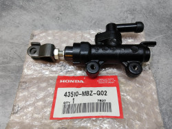 Maitre cylindre frein AR CB600F HONDA 43510-MBZ-G02