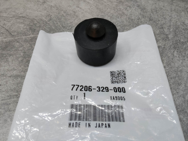 Silent bloc sous selle CB500 CB550 CBR1100 CX500 HONDA 77206-329-000