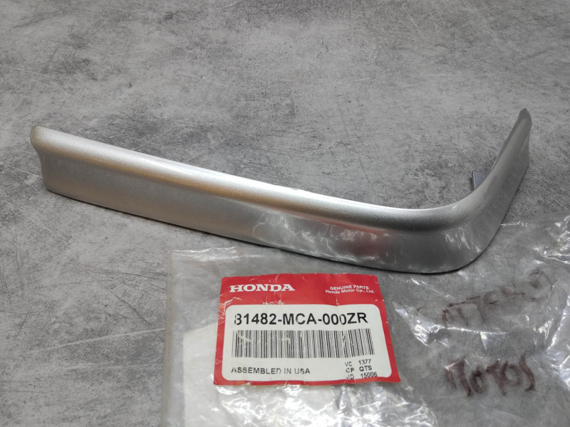 Moulure AR sacoche gauche Honda GL1800 05/08 - Réf. 81482-MCA-000ZR