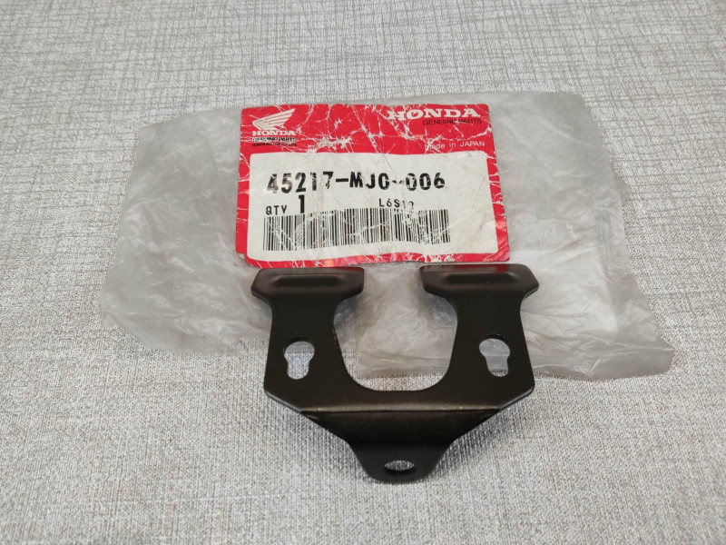 Bride axes plaquettes étrier Honda 45217-MJ0-006