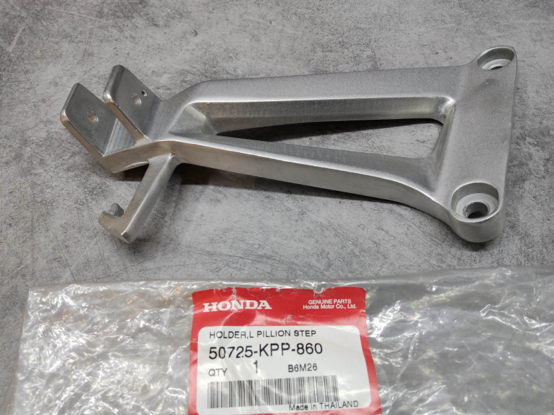 Support repose pied arrière CBR125R CBR125RS CBR125RW HONDA 50725-KPP-860