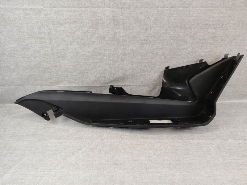 Plancher côté droit Forza 300 2013/2017 HONDA 64311-K04-930