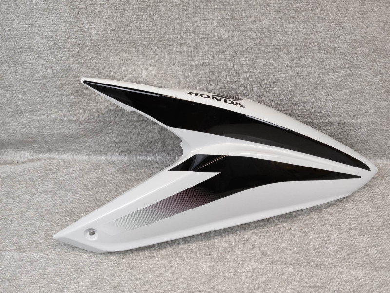 Carénage avant droit Honda CBF125 2010 blanc noir - 64203-KWF-305WA