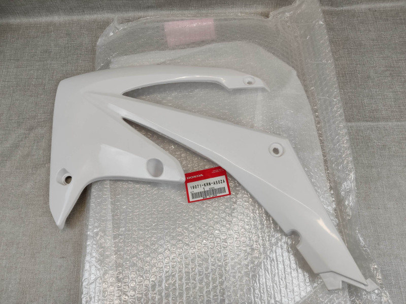 Ecope droit de radiateur blanche neuve CRF250 R 2011/2013 HONDA 19071-KRN-A50ZA
