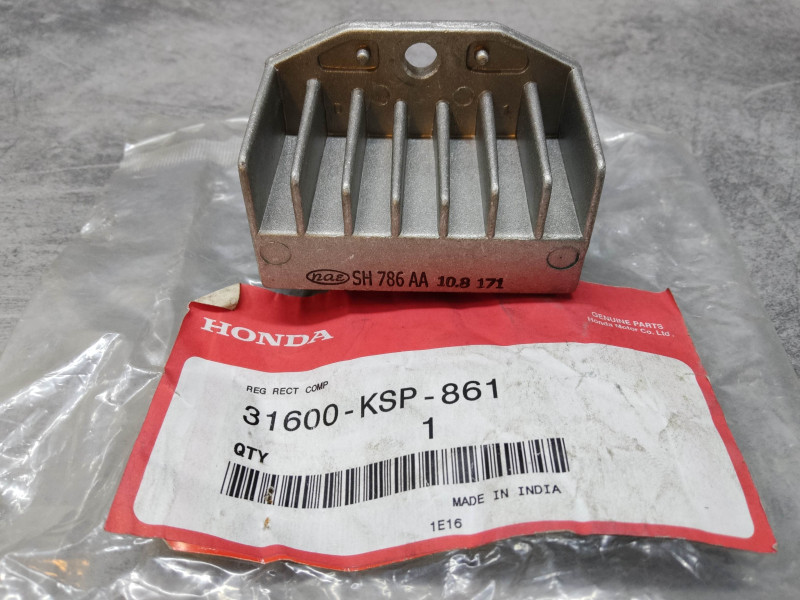 Régulateur / Redresseur CBF125M HONDA 31600-KSP-861