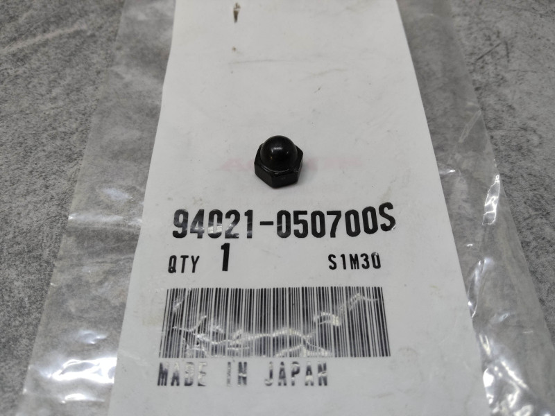 Ecrou borgne M5 couleur noire HONDA 94021-050700S