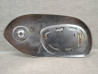 Flanc droit chromé réservoir Honda C200 – Réf. 17640-030-000