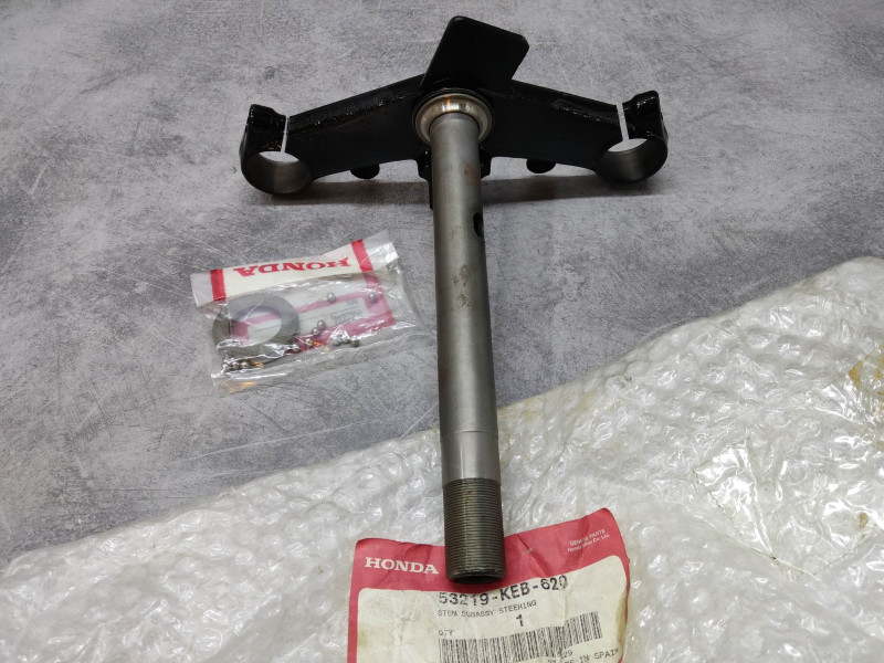 Té fourche inférieur Honda CA125 Rebel 53219-KEB-620