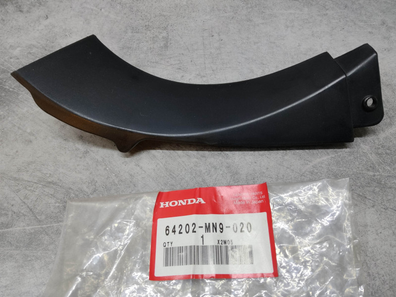 Garniture Carénage Droit NX650 Honda 64202-MN9-020 Neuve