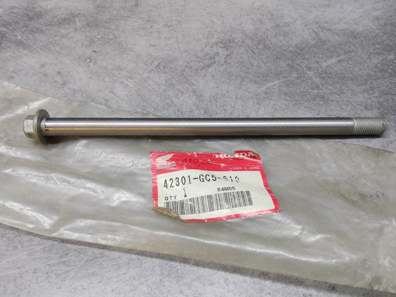 Axe roue arrière MTX50S 1984/85 HONDA 42301-GC5-610